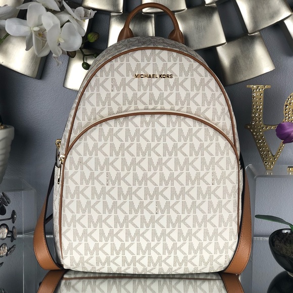 NWT..Michael Kors Large Abbey Vanilla Backpack Bag - Picture 3 of 6